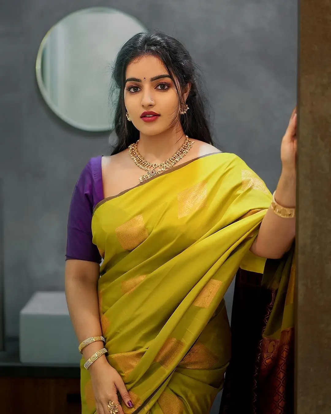 malayalam actress malavika menon in green saree violet blouse